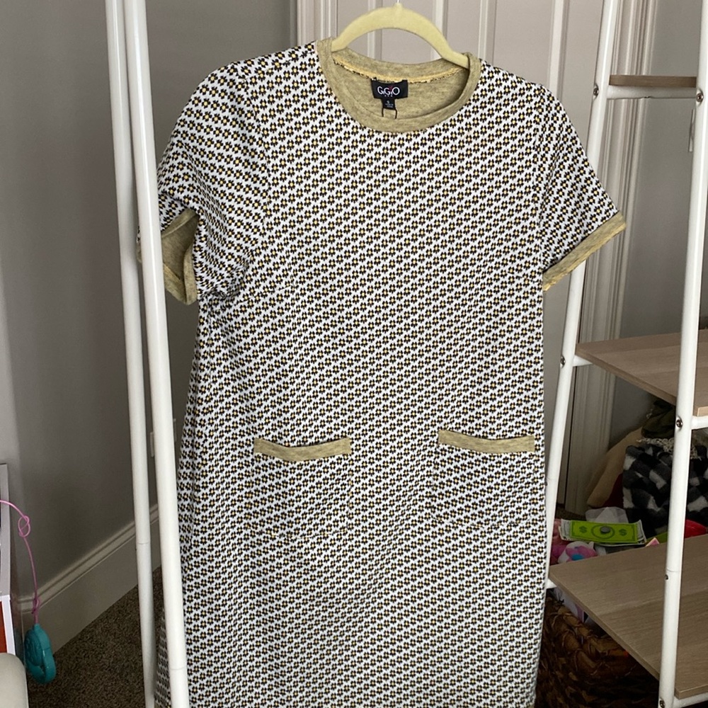 Daisy print dress with front pockets